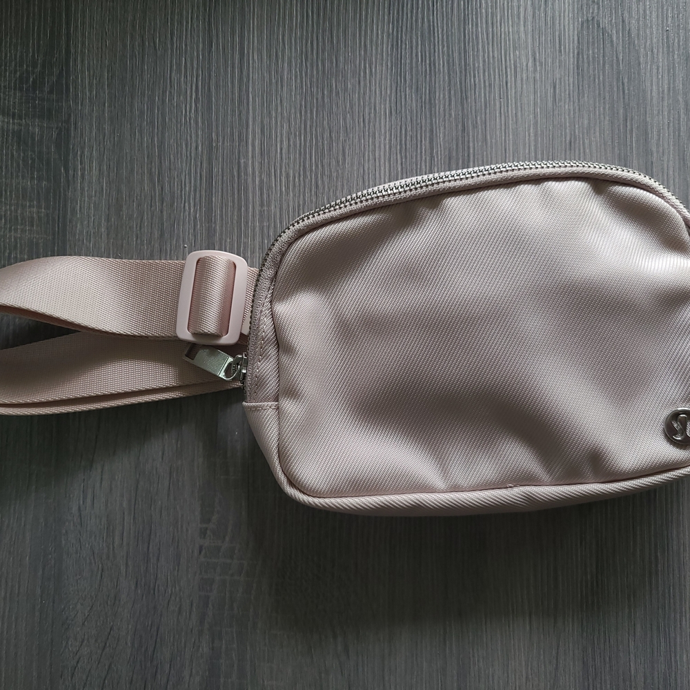 Lululemon Athletica Pink Misty Belt Bag *Original